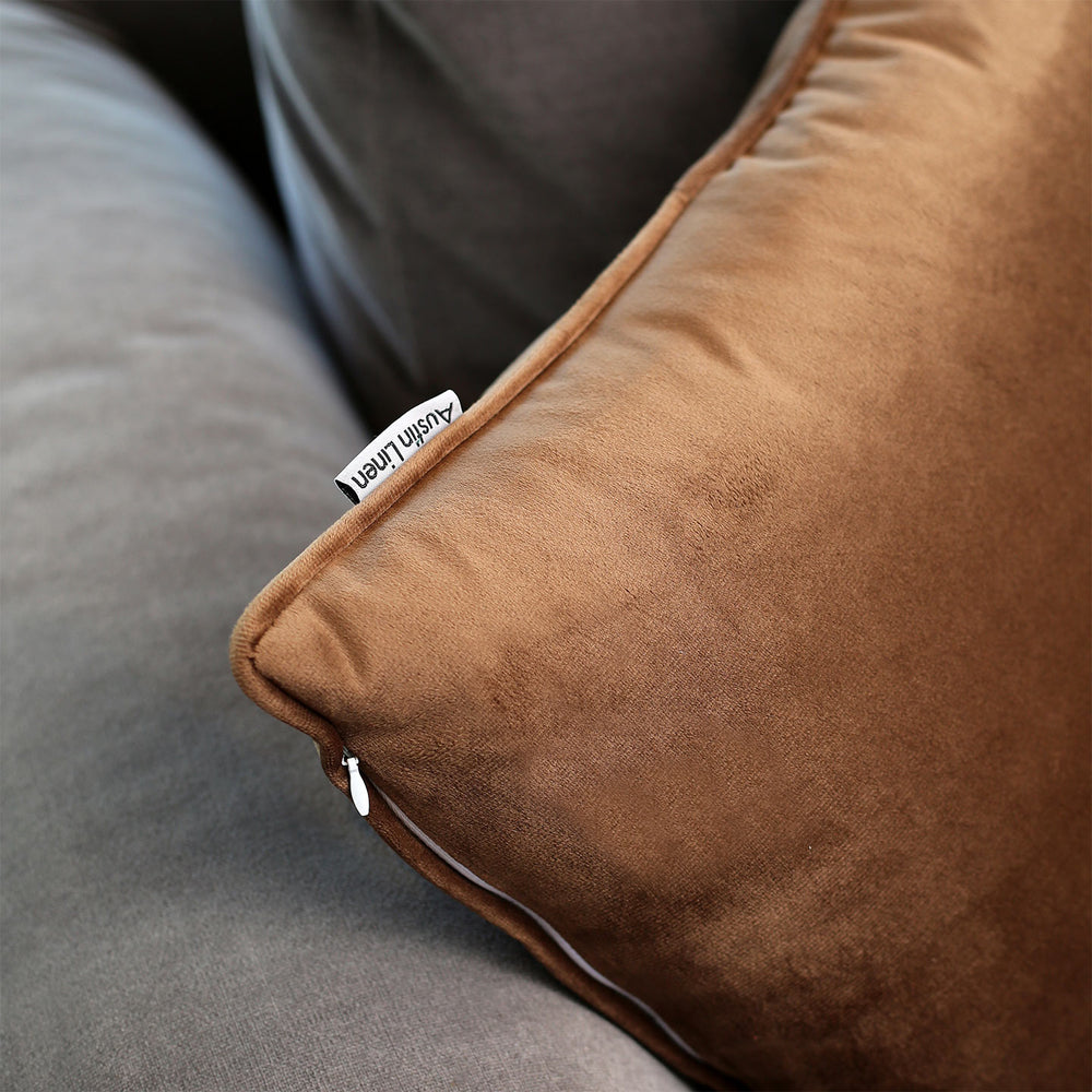 Veloúdo Caress Cushion Cover